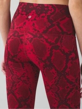 Lululemon Wunder Under Red Snake-Print Leggings. EUC